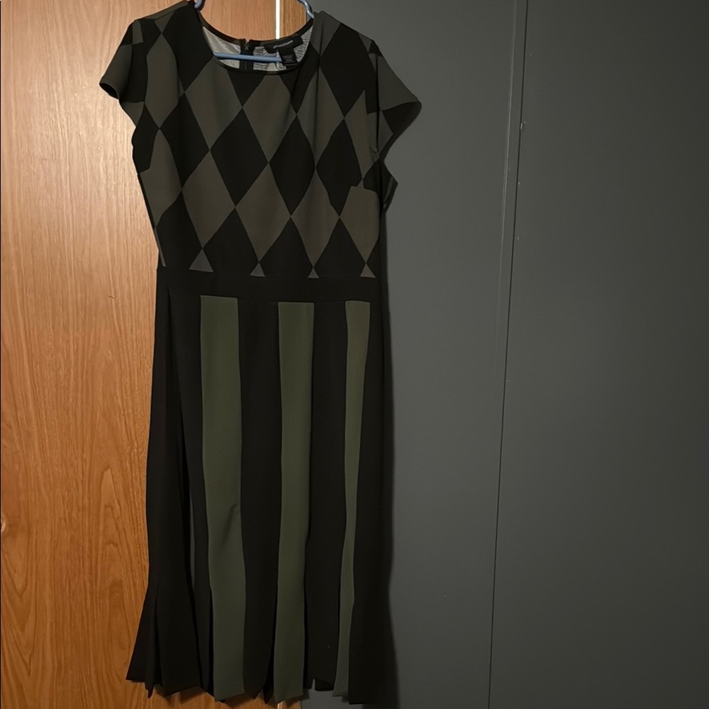 Ashley Stewart Black and Green Pleated Midi Dress with Flutter Sleeves